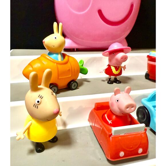 Peppa Pig Grab n Go carry case 4 mini buggy’s 3 figures cars oink - Picture 2 of 6